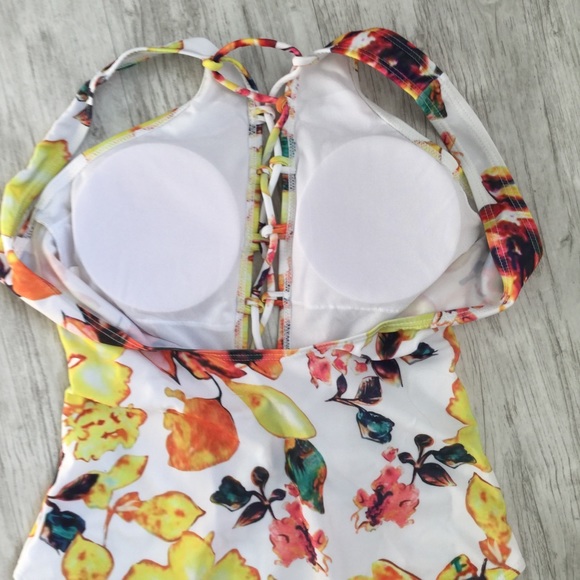 NWT White & Floral Swimsuit - M/L - Picture 8 of 8